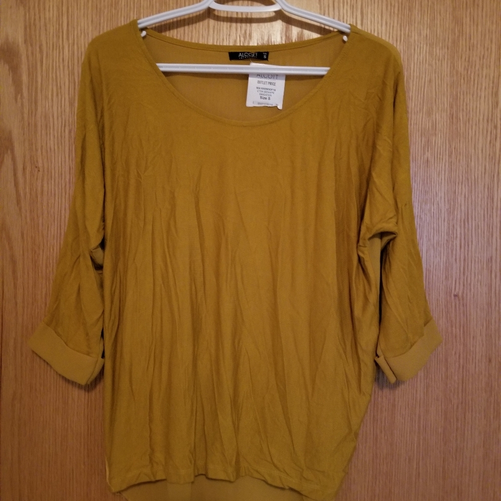 Women's Alcott Blouse, mustard yellow, size small, NWT